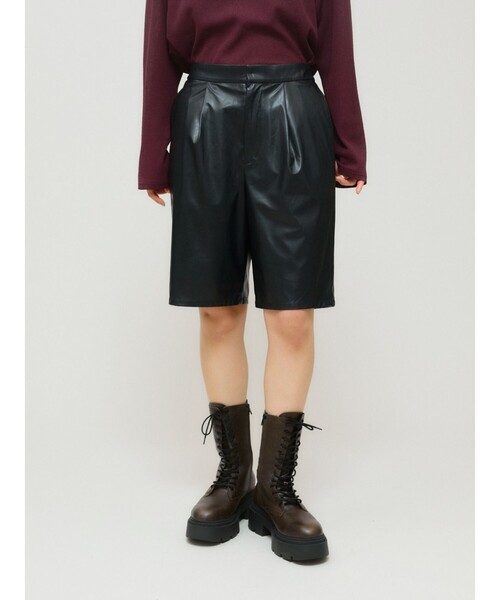 MIDIUMISOLID(ミディウミソリッド)の「MIDIUMISOLID for Ladies シンセティックレザーショートパンツ(その他パンツ・レディース・ブラック/ブラウン・38/36)」の13枚目の写真