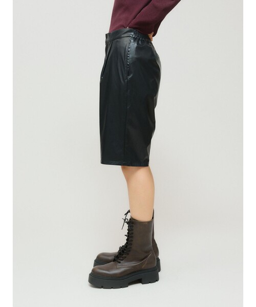 MIDIUMISOLID(ミディウミソリッド)の「MIDIUMISOLID for Ladies シンセティックレザーショートパンツ(その他パンツ・レディース・ブラック/ブラウン・38/36)」の15枚目の写真