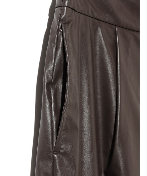 MIDIUMISOLID(ミディウミソリッド)の「MIDIUMISOLID for Ladies シンセティックレザーショートパンツ(その他パンツ・レディース・ブラック/ブラウン・38/36)」の8枚目の写真