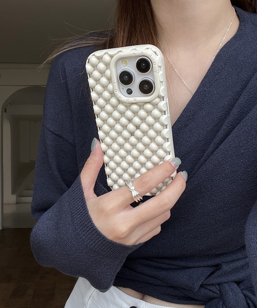 SANSeLF（サンセルフ）の「【SANSeLF】 メタリックパール スマホケースiPhoneカバー アイフォンケース sac25a001（スマホケース/カバー・レディース・ブラック/ライトグリーン/レッド/ピンク/シルバー系その他/パープル/ホワイト/シルバー/ライトイエロー/ライトブルー・iPhone 14/iPhone 15 Pro/iPhone 15/iPhone 14 Pro/iPhone 16 Pro/iPhone 16）」の2枚目の写真