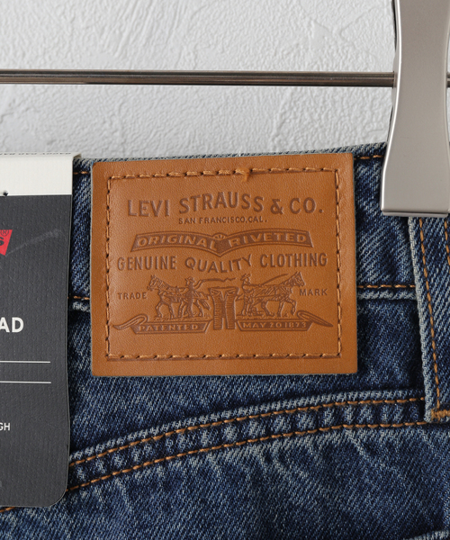 Spick & Span（スピックアンドスパン）の「《一部店舗+WEB限定》LEVI'S/リーバイス BAGGY DAD BARREL（デニムパンツ・レディース・エメラルドブルー/ブラック系その他・27/26/25）」の15枚目の写真