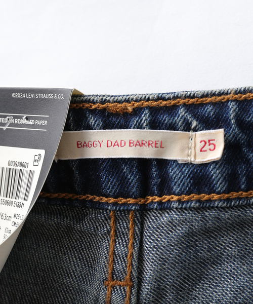 Spick & Span（スピックアンドスパン）の「《一部店舗+WEB限定》LEVI'S/リーバイス BAGGY DAD BARREL（デニムパンツ・レディース・エメラルドブルー/ブラック系その他・27/26/25）」の21枚目の写真