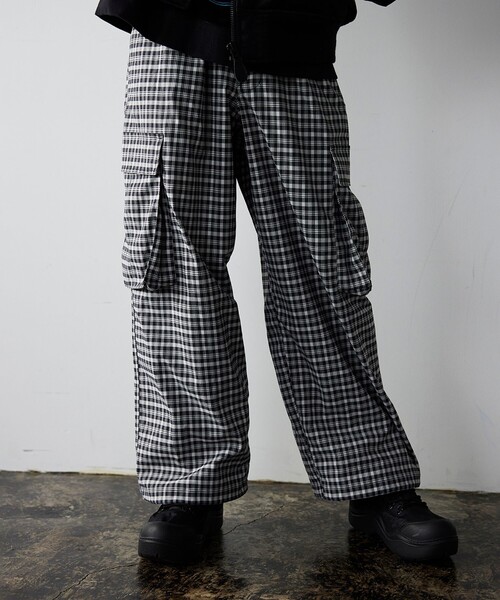 BEAMS（ビームス）の「ワイドストレート チェック カーゴ パンツ