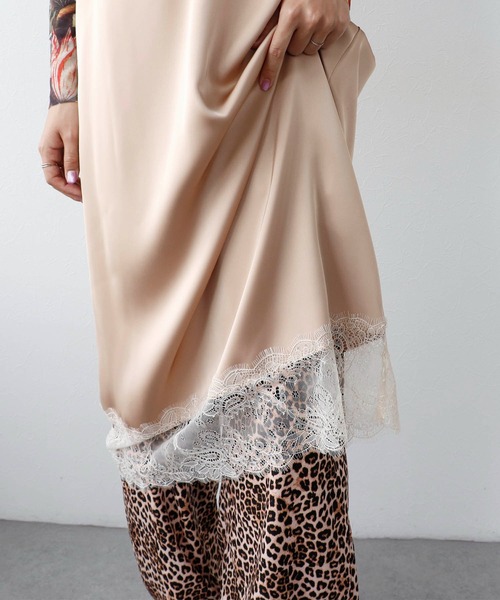 Three Four Time(スリーフォータイム)の「サテンレースキャミワンピース(ワンピース・レディース・ブラック・FREE)」の2枚目の写真