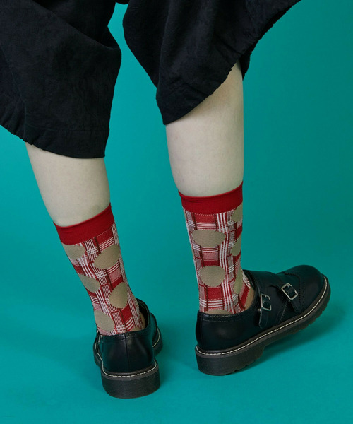 FRAPBOIS(フラボア)の「チェックオンドットソックス(ソックス/靴下・レディース・ブラック/パープル/レッド・FREE)」の12枚目の写真