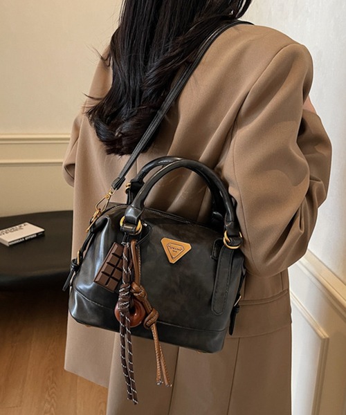 c.u.l（シーユーエル）の「じゃらじゃら キーホルダー チャーム付き ショルダーミニボストンバッグ cula1248（ショルダーバッグ・レディース・ブラック/ブラウン・FREE）」の4枚目の写真