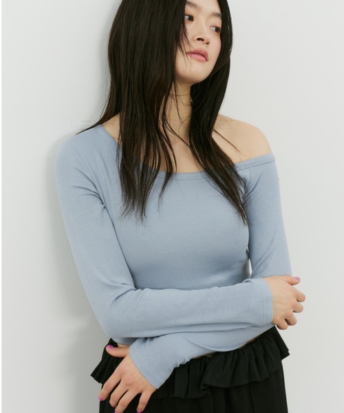 bita.（ビタ）の「ワンショルダーカップ付きロンＴ（Tシャツ/カットソー・レディース・ベージュ/ブラック/ホワイト/ブルー・FREE）」の4枚目の写真