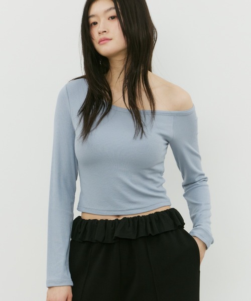 bita.（ビタ）の「ワンショルダーカップ付きロンＴ（Tシャツ/カットソー・レディース・ベージュ/ブラック/ホワイト/ブルー・FREE）」の17枚目の写真