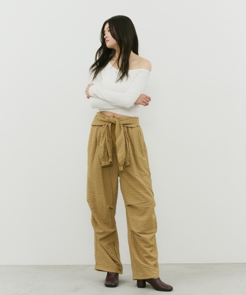 bita.（ビタ）の「ワンショルダーカップ付きロンＴ（Tシャツ/カットソー・レディース・ベージュ/ブラック/ホワイト/ブルー・FREE）」の22枚目の写真