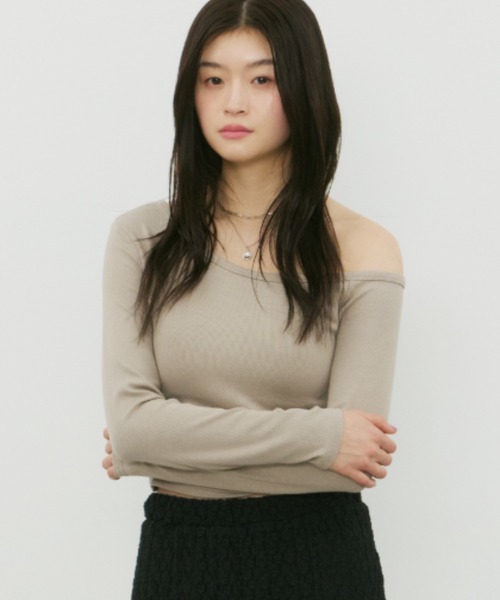 bita.（ビタ）の「ワンショルダーカップ付きロンＴ（Tシャツ/カットソー・レディース・ベージュ/ブラック/ホワイト/ブルー・FREE）」の11枚目の写真