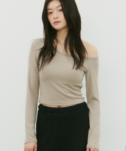 bita.（ビタ）の「ワンショルダーカップ付きロンＴ（Tシャツ/カットソー・レディース・ベージュ/ブラック/ホワイト/ブルー・FREE）」の15枚目の写真