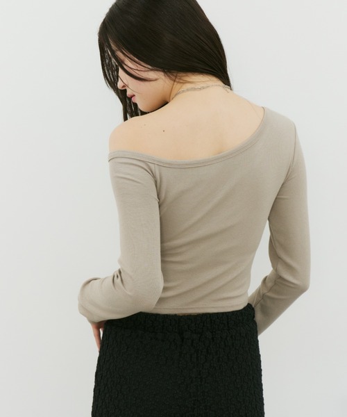 bita.（ビタ）の「ワンショルダーカップ付きロンＴ（Tシャツ/カットソー・レディース・ベージュ/ブラック/ホワイト/ブルー・FREE）」の6枚目の写真