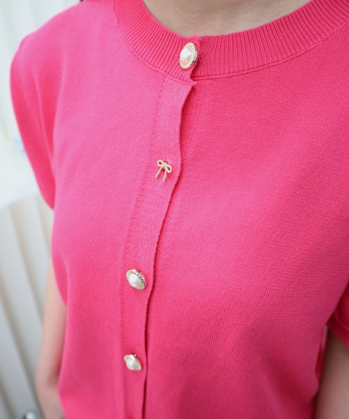 Vini（ヴィニ）の「【Vini】リボン × パール ボタン 半袖 カーディガン（カーディガン/ボレロ・レディース・ピンク・FREE）」の2枚目の写真