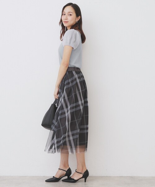 index(インデックス)の「《6色展開》フェザーパフスリーブVネックニット【洗濯機洗い可】(ニット/セーター・レディース・ピンク系その他/ブラウン系その他/オフホワイト/サックスブルー/グリーン系5/チャコール・00)」の17枚目の写真