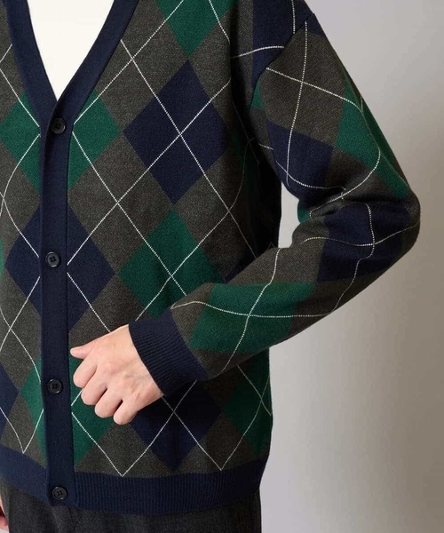 a.v.v（アーヴェヴェ）の「【洗濯機で洗える】アーガイルジャカードニットカーディガン（カーディガン/ボレロ・メンズ・チャコールグレー/ネイビー・46/48）」の8枚目の写真