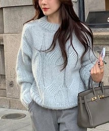 クルーネックケーブルニット