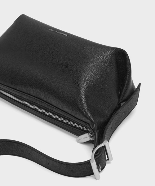 CHARLES & KEITH(チャールズ & キース)の「Zora ゾラ バックルストラップスラウチーショルダーバッグ(ショルダーバッグ・レディース・スミクロ/パープル系その他3・S)」の10枚目の写真