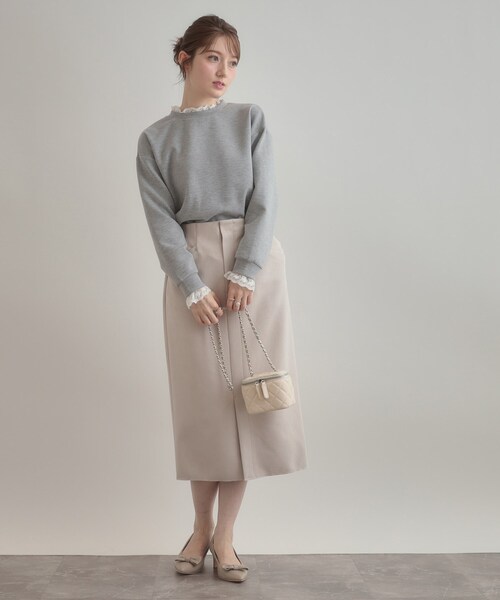 couture brooch（クチュールブローチ）の「【大人可愛い・きれいめ】フリルデザインダンボールプルオーバー（Tシャツ/カットソー・レディース・ライトグレー/ブラック・40/38/42/36）」の3枚目の写真