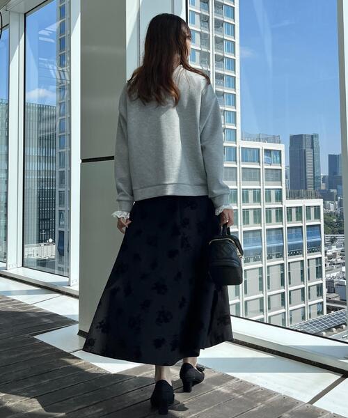 couture brooch（クチュールブローチ）の「【大人可愛い・きれいめ】フリルデザインダンボールプルオーバー（Tシャツ/カットソー・レディース・ライトグレー/ブラック・40/38/42/36）」の11枚目の写真