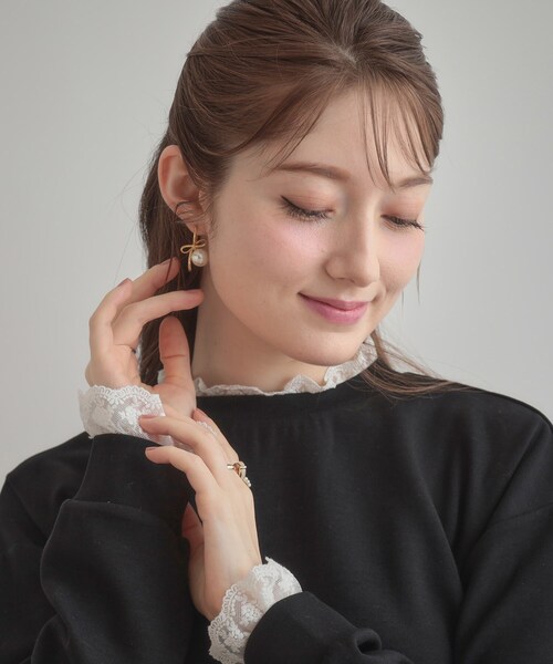 couture brooch（クチュールブローチ）の「【大人可愛い・きれいめ】フリルデザインダンボールプルオーバー（Tシャツ/カットソー・レディース・ライトグレー/ブラック・40/38/42/36）」の18枚目の写真