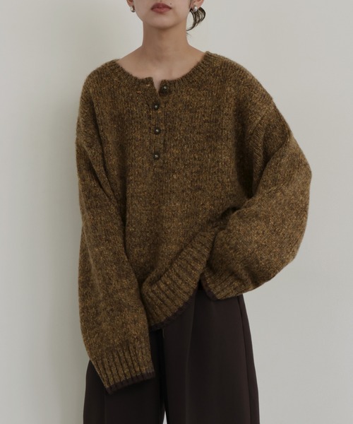 hellam(へラム)の「バイカラーヘンリーネックミックスニット(ニット/セーター・レディース・レッド/ブラウン/ブルー/チャコール・FREE)」の16枚目の写真