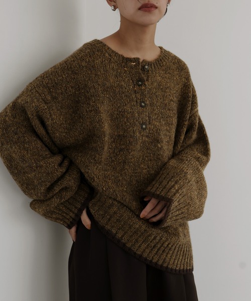 hellam(へラム)の「バイカラーヘンリーネックミックスニット(ニット/セーター・レディース・レッド/ブラウン/ブルー/チャコール・FREE)」の19枚目の写真