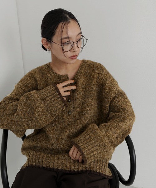 hellam(へラム)の「バイカラーヘンリーネックミックスニット(ニット/セーター・レディース・レッド/ブラウン/ブルー/チャコール・FREE)」の18枚目の写真