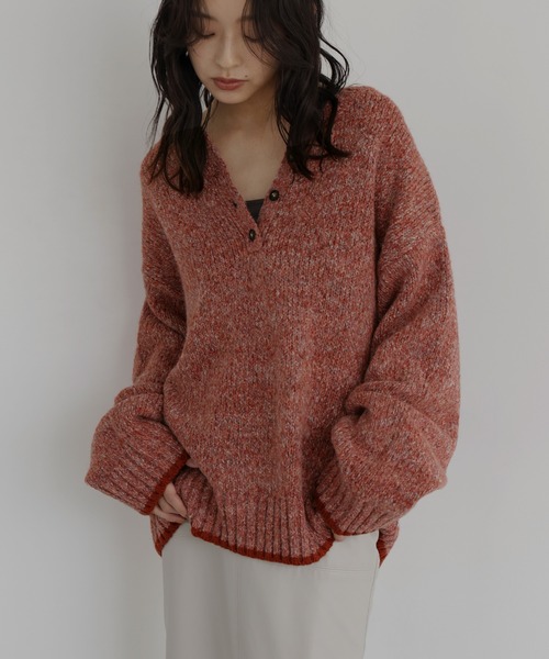 hellam(へラム)の「バイカラーヘンリーネックミックスニット(ニット/セーター・レディース・レッド/ブラウン/ブルー/チャコール・FREE)」の5枚目の写真