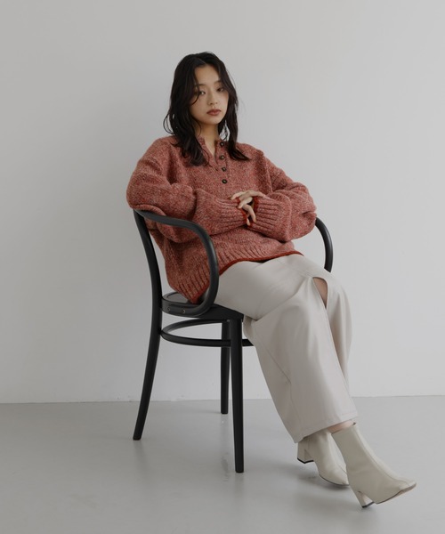 hellam(へラム)の「バイカラーヘンリーネックミックスニット(ニット/セーター・レディース・レッド/ブラウン/ブルー/チャコール・FREE)」の7枚目の写真