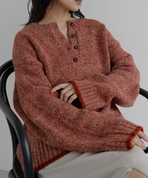 hellam(へラム)の「バイカラーヘンリーネックミックスニット(ニット/セーター・レディース・レッド/ブラウン/ブルー/チャコール・FREE)」の10枚目の写真