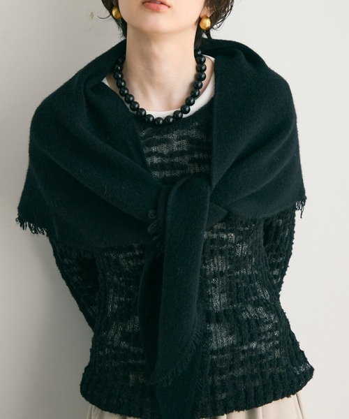 Trish（トリッシュ）の「フリンジトライアングルマフラー（ストール/ショール・レディース・グレー/アイボリー/ブラック・FREE）」の2枚目の写真