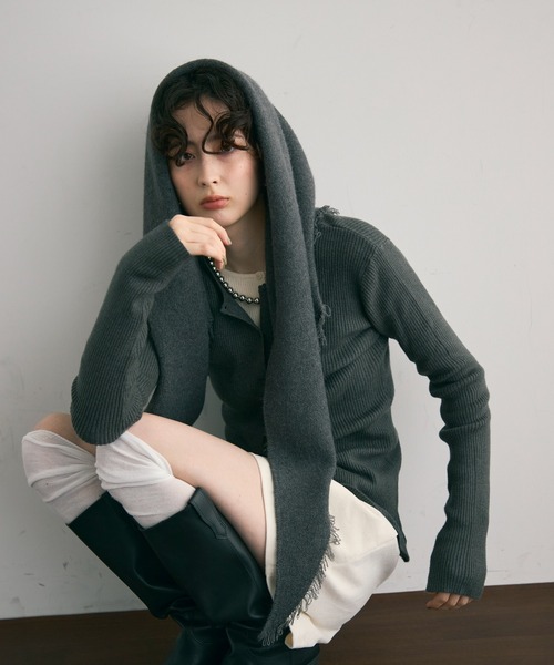 Trish（トリッシュ）の「フリンジトライアングルマフラー（ストール/ショール・レディース・グレー/アイボリー/ブラック・FREE）」の14枚目の写真