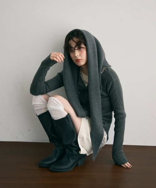 Trish（トリッシュ）の「フリンジトライアングルマフラー（ストール/ショール・レディース・グレー/アイボリー/ブラック・FREE）」の4枚目の写真