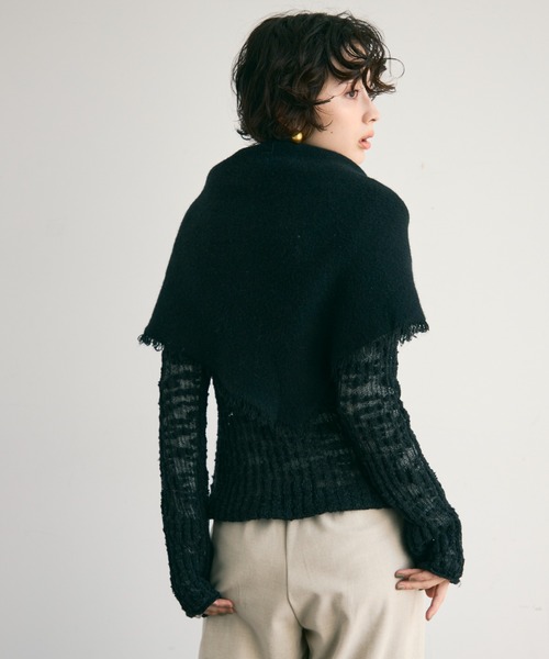 Trish（トリッシュ）の「フリンジトライアングルマフラー（ストール/ショール・レディース・グレー/アイボリー/ブラック・FREE）」の5枚目の写真