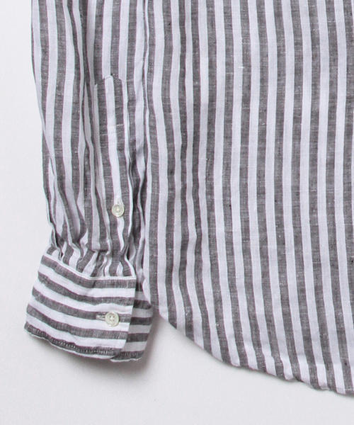 BEAMS PLUS（ビームスプラス）の「BEAMS PLUS / リネン ストライプ ボタンダウンシャツ（シャツ/ブラウス・メンズ・ブラック/ブルー・X-SMALL/X-LARGE/XX-LARGE/LARGE/MEDIUM/SMALL）」の6枚目の写真