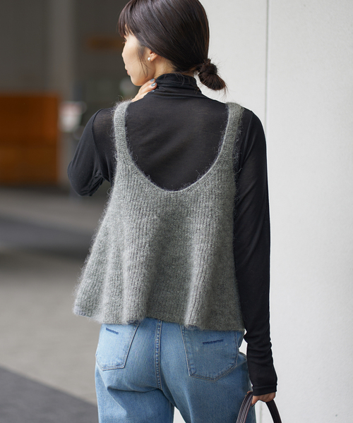 IENA(イエナ)の「モヘヤミックスフレアタンク(ベスト・レディース・チャコールグレー/ピンク・FREE)」の10枚目の写真