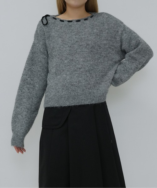 Enewd nina（エニュードニーナ）の「ボートネック風リボン編み上げニット（ニット/セーター・レディース・ブラック/グレー・FREE）」の3枚目の写真