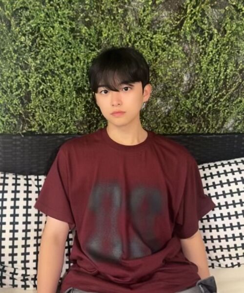 CRIGUN（クリガン）の「Effect Graphics セミオーバーフィット 半袖 BURGUNDY（Tシャツ/カットソー・レディース・バーガンディー・SMALL/MEDIUM/LARGE/X-LARGE/XX-LARGE）」の8枚目の写真