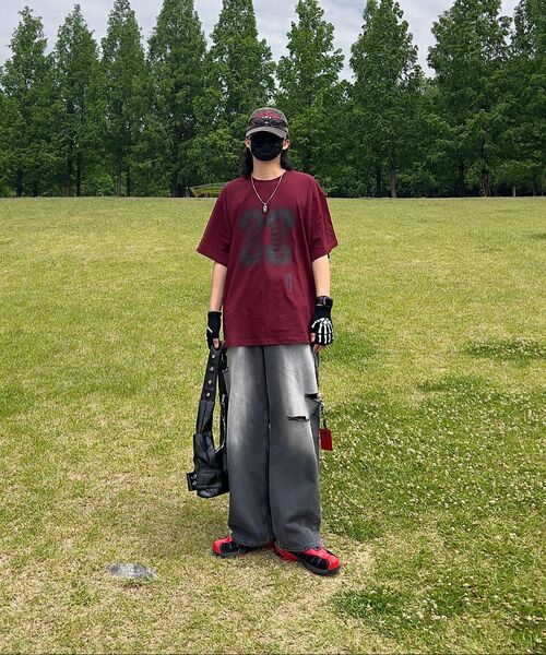 CRIGUN（クリガン）の「Effect Graphics セミオーバーフィット 半袖 BURGUNDY（Tシャツ/カットソー・レディース・バーガンディー・SMALL/MEDIUM/LARGE/X-LARGE/XX-LARGE）」の3枚目の写真