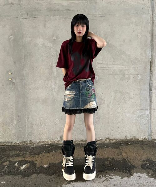 CRIGUN（クリガン）の「Effect Graphics セミオーバーフィット 半袖 BURGUNDY（Tシャツ/カットソー・レディース・バーガンディー・SMALL/MEDIUM/LARGE/X-LARGE/XX-LARGE）」の5枚目の写真