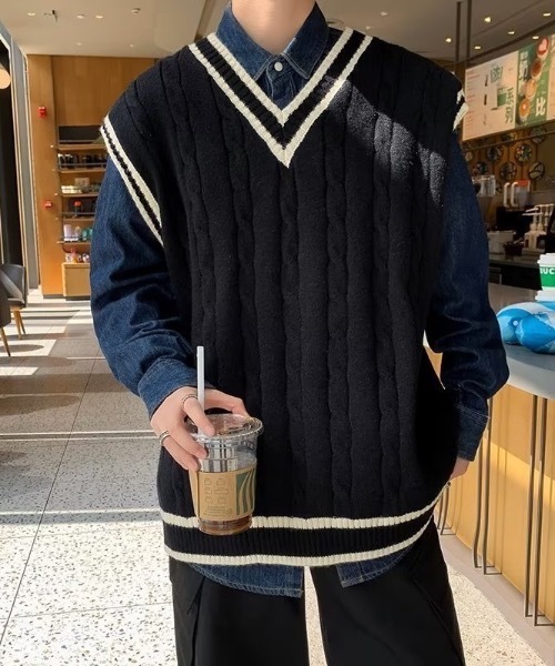 SHEPP(シープ)の「ケーブルラインルーズニットベスト(ベスト・メンズ・ブラウン/アイボリー/ブラック・F)」の1枚目の写真