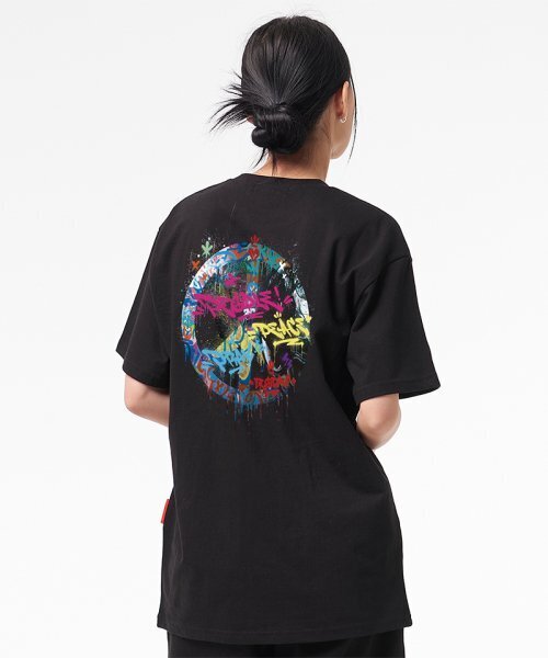 ARTISTWEAR（アーティストウェア）の「[ATW x レオダブ] ピースメーカーオーバーサイズ半袖Tシャツ_BK（Tシャツ/カットソー・レディース・その他・XX-LARGE/XXXX-LARGE/LARGE/MEDIUM/SMALL/X-LARGE）」の2枚目の写真
