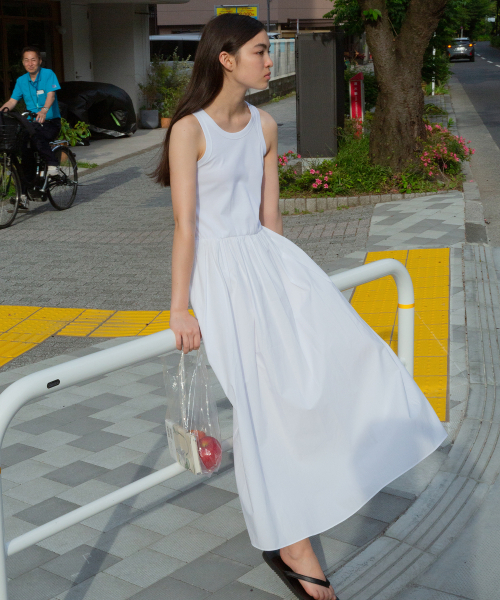 LEVAR(レバー)の「Cotton Sleeveless Dress - Off White(ワンピース・レディース・Off White・LONG/midi-1)」の1枚目の写真