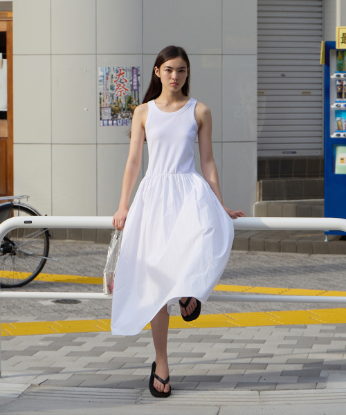 LEVAR(レバー)の「Cotton Sleeveless Dress - Off White(ワンピース・レディース・Off White・LONG/midi-1)」の2枚目の写真