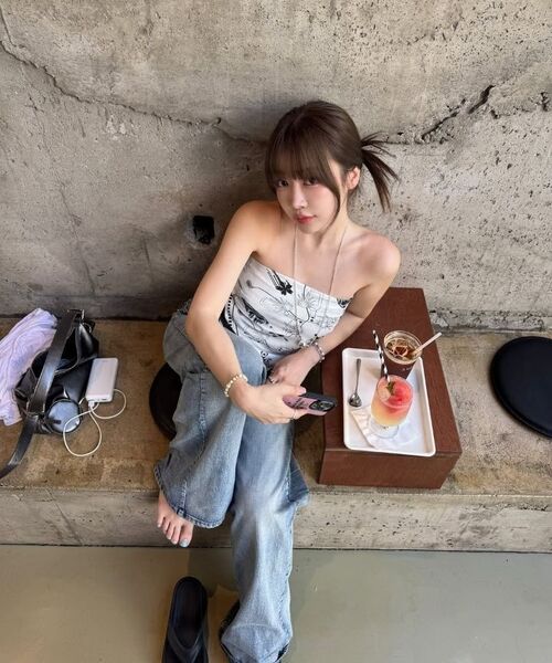 KIMZISU（キムジス）の「JOMO Motif Square Scarf _ White（その他トップス・レディース・ホワイト・OS）」の2枚目の写真