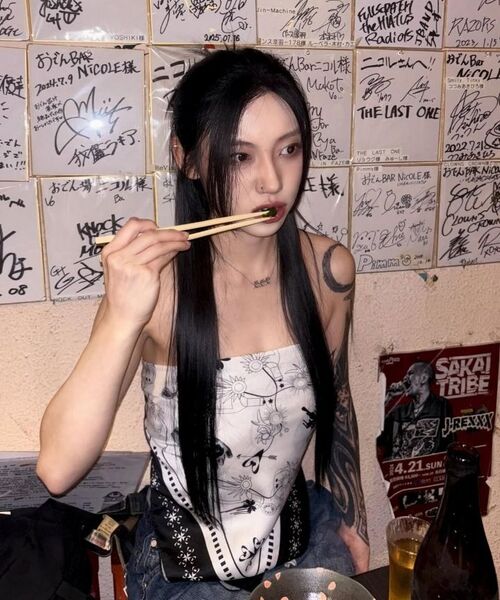 KIMZISU（キムジス）の「JOMO Motif Square Scarf _ White（その他トップス・レディース・ホワイト・OS）」の3枚目の写真