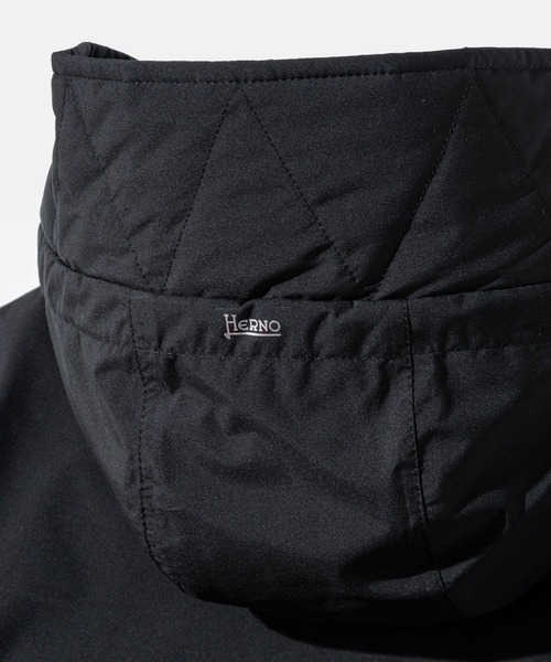 HERNO(ヘルノ)の「HERNO 2 LAYER PRO METEO DOWN COAT ヘルノ 2レイヤー プロメテオ ダウンコート(その他アウター・レディース・ブラック/ネイビー・42/44/40/38)」の15枚目の写真