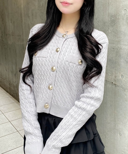 INGNI(イング)の「【WEB限定】金ボタンケーブルニットカーディガン(カーディガン/ボレロ・レディース・ブラック/グレー/オフホワイト/レッド・M)」の4枚目の写真