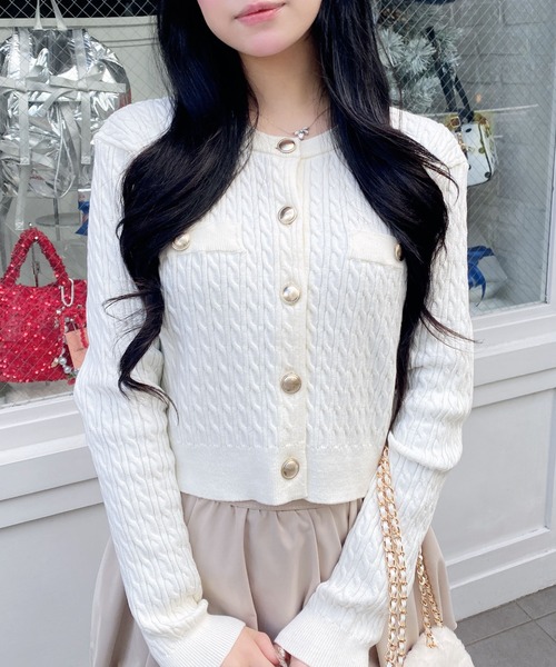 INGNI(イング)の「【WEB限定】金ボタンケーブルニットカーディガン(カーディガン/ボレロ・レディース・ブラック/グレー/オフホワイト/レッド・M)」の2枚目の写真