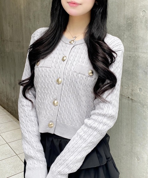 INGNI(イング)の「【WEB限定】金ボタンケーブルニットカーディガン(カーディガン/ボレロ・レディース・ブラック/グレー/オフホワイト/レッド・M)」の5枚目の写真